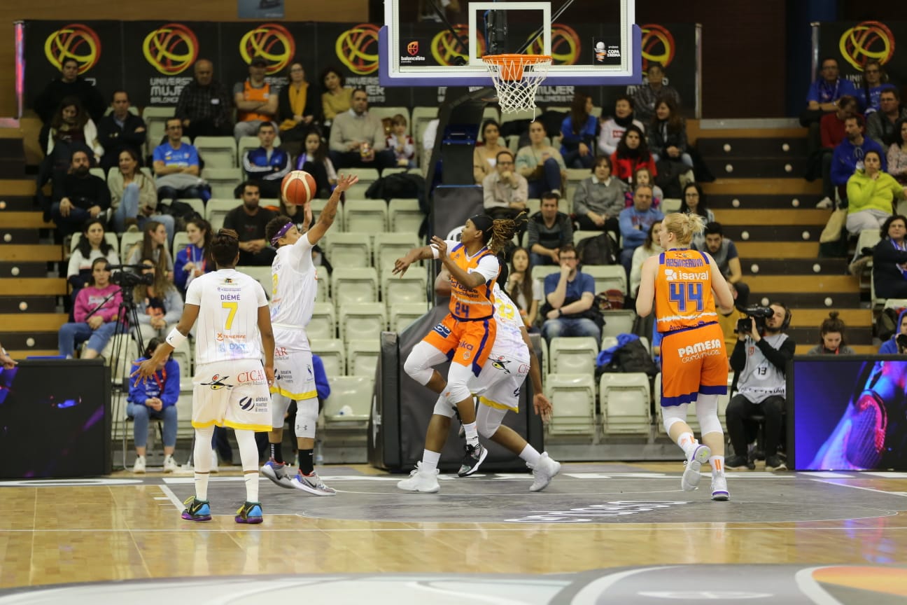 Los dos equipos se han visto las caras en la Liga recientemente con triunfo para las valencianas 75-58.