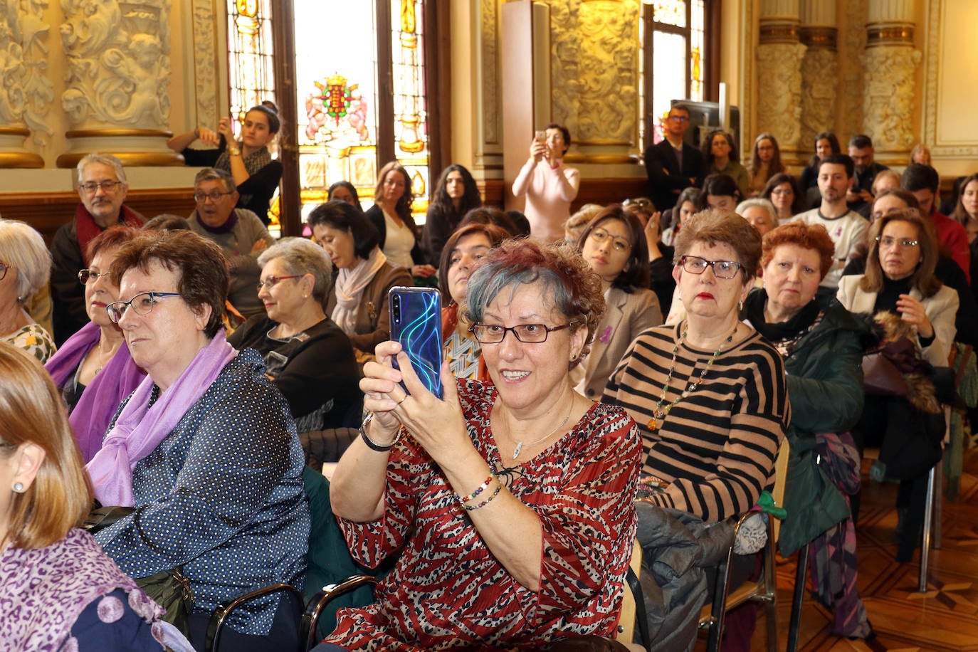 Fotos: Lectura del manifiesto de Día de la Mujer en el Ayuntamiento de Valladolid