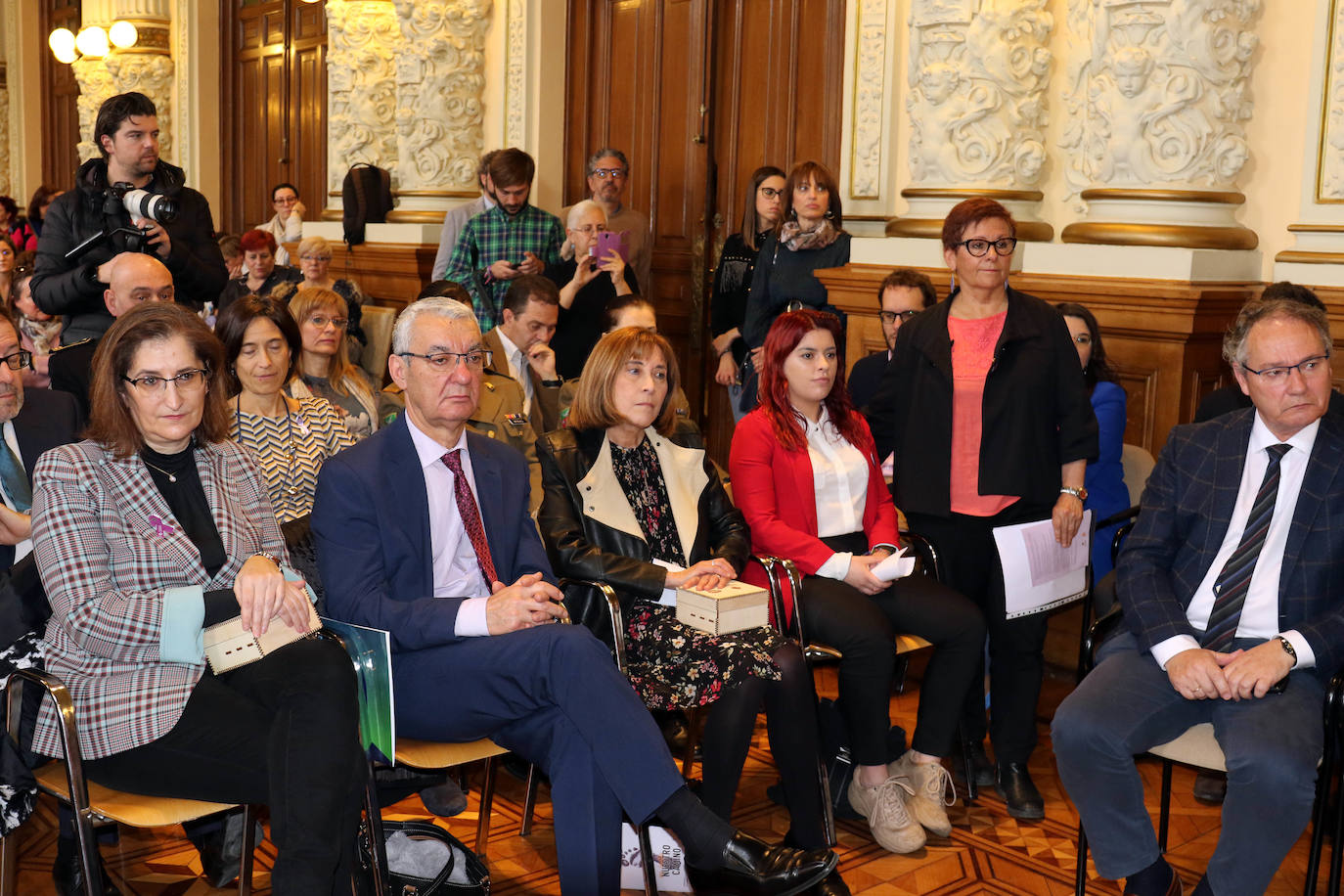 Fotos: Lectura del manifiesto de Día de la Mujer en el Ayuntamiento de Valladolid