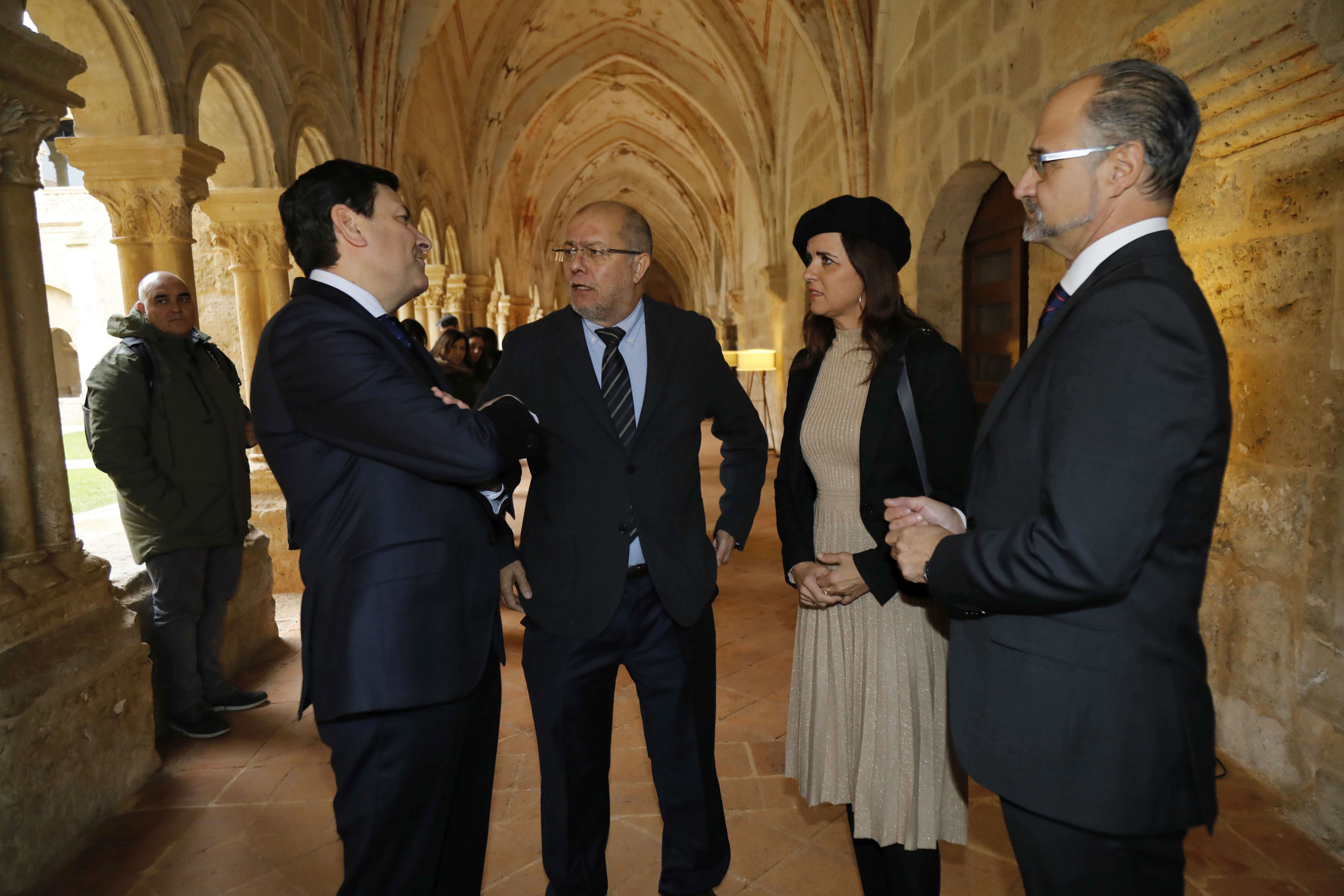 El consejero Carriedo, el vicepresidente Igea, la portavoz parlamentaria de Ciudadanos, Ana Carlota Amigo, y el presidente de las Cortes, Luis Fuentes. 