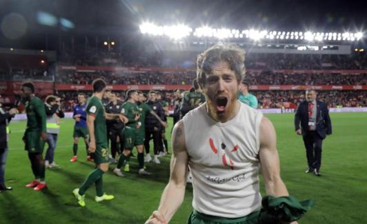 Iker Munian celebra el pase del Athletic a la final de Copa