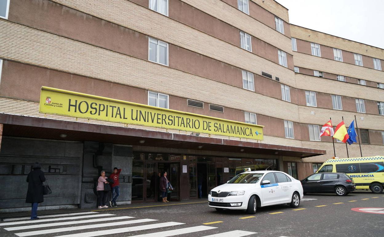 Fachada principal del Hospital Clínico.