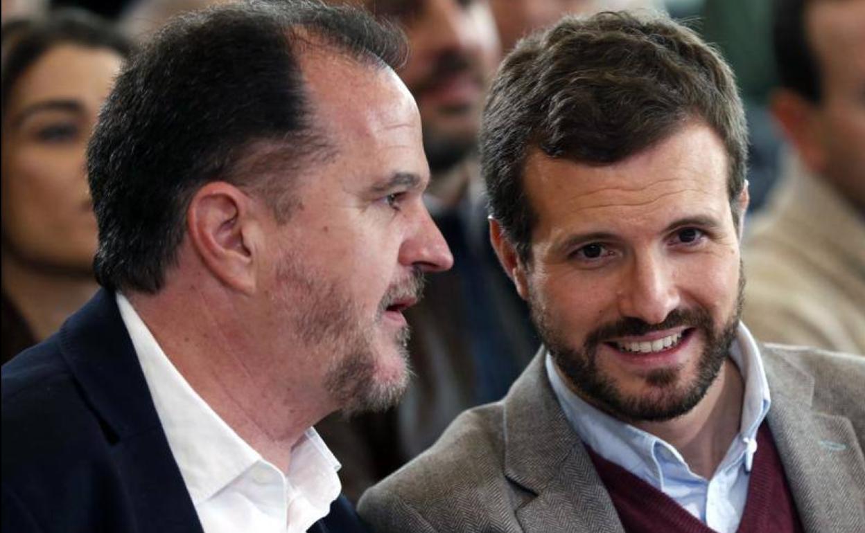 Carlos Iturgaiz y Pablo Casado, este sábado en Santurce (Bilbao).