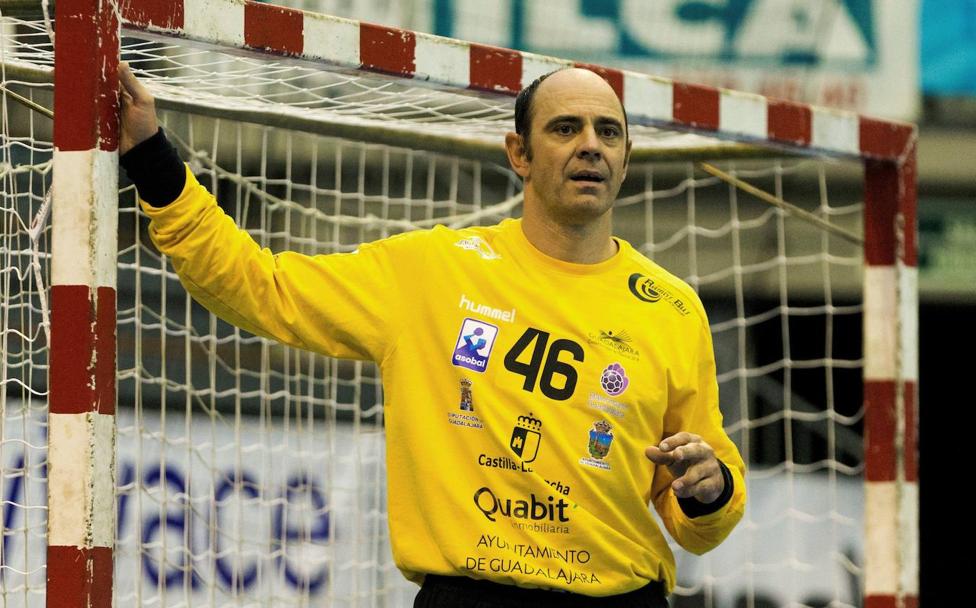 Hombrados durante un partido con el BM Guadalajara.