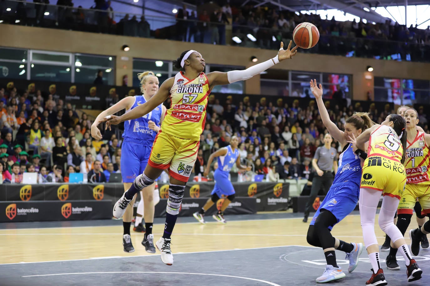 Fotos: El CB Avenida reina en su Copa y hace historia ante Girona con su noveno título (76-58)