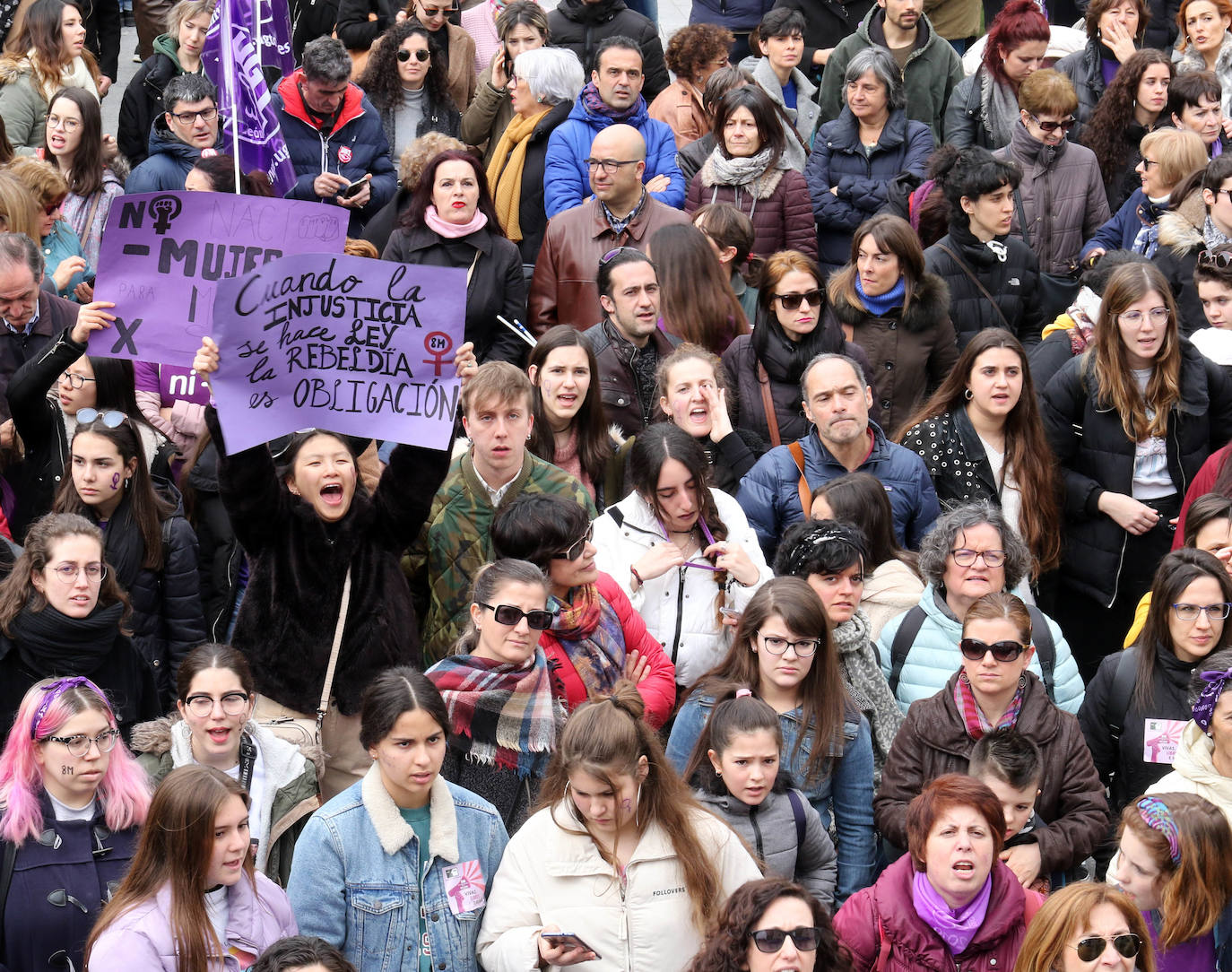 Miles de personas salen a la calle en Valladolid para reclamar la igualdad real de las mujeres.