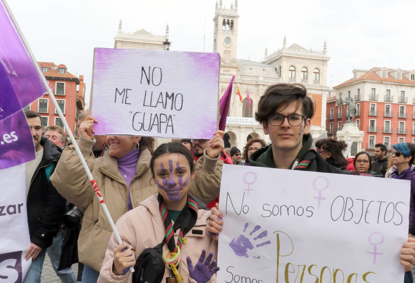 Miles de personas salen a la calle en Valladolid para reclamar la igualdad real de las mujeres.