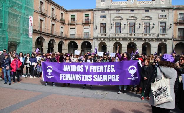 Más de un millar de personas se manifiestan en Ávila por la igualdad de géneros