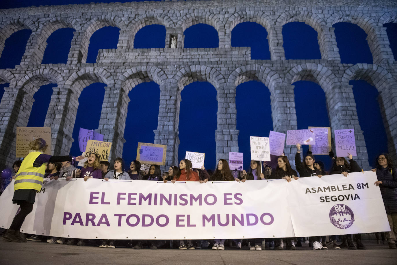 Lectura del manifiesto desde la terraza de Santa Columba, al finalizar la manifestación. 