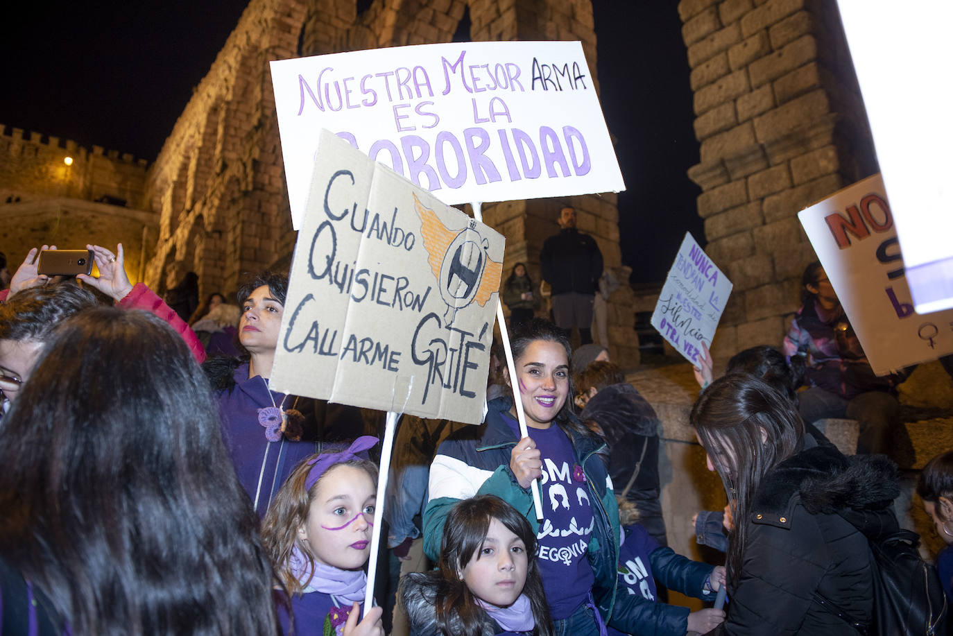 Lectura del manifiesto desde la terraza de Santa Columba, al finalizar la manifestación. 