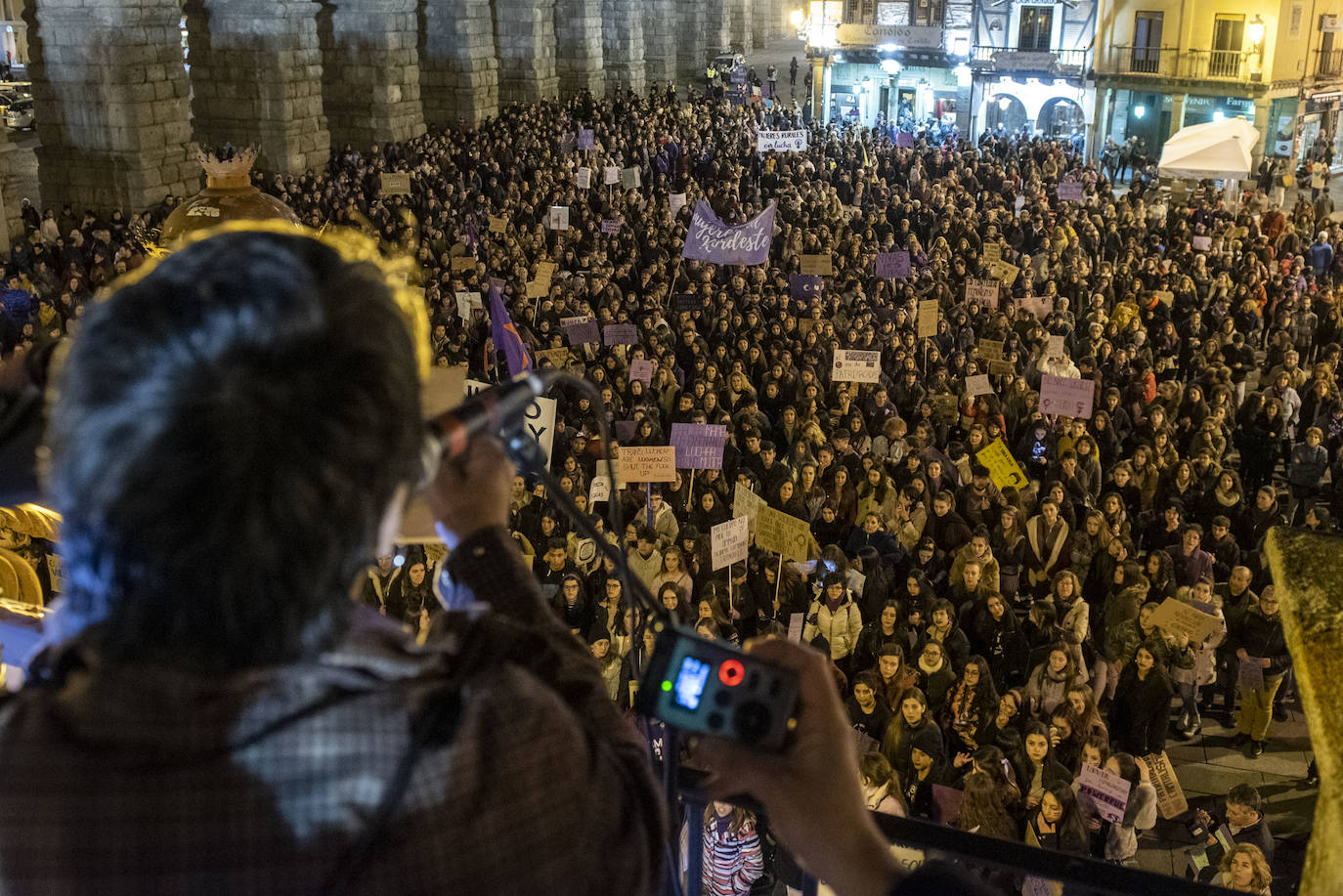 Lectura del manifiesto desde la terraza de Santa Columba, al finalizar la manifestación. 