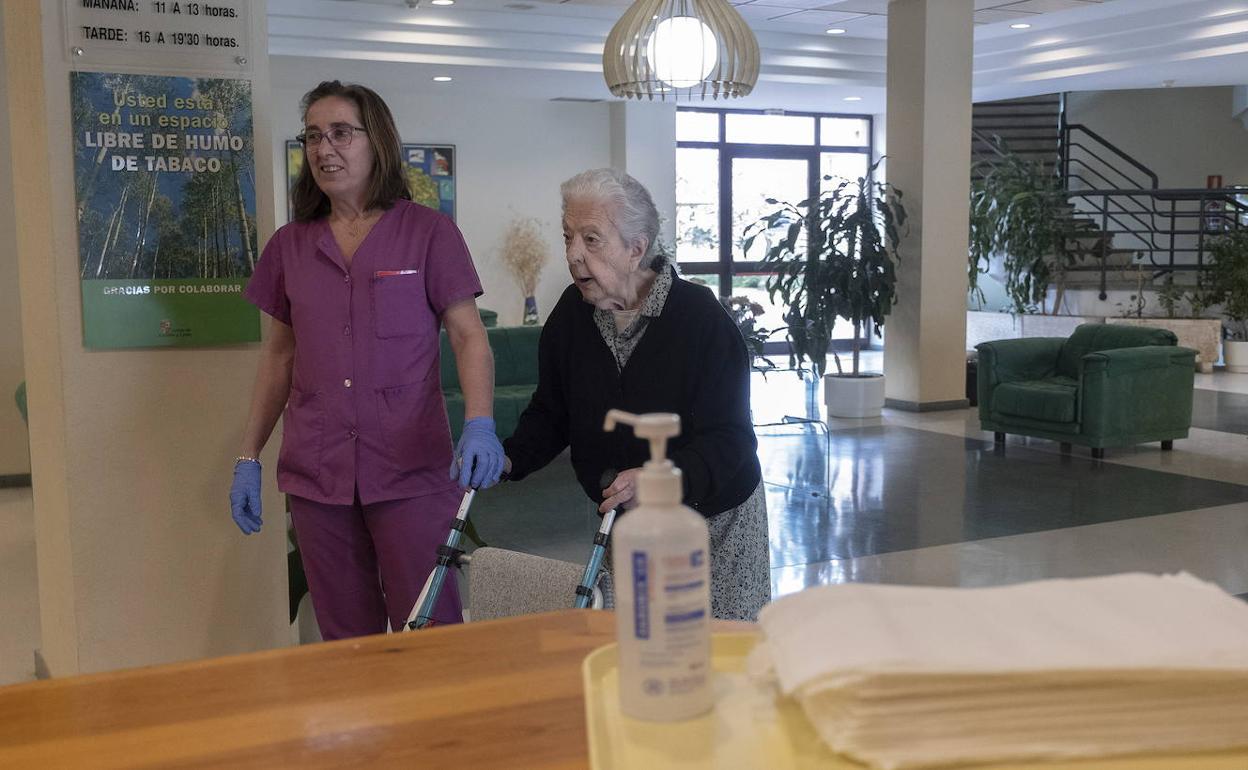 Coronavirus: Las residencias aislarán a los mayores contagiados o sospechosos y reducirán las visitas en Castilla y León
