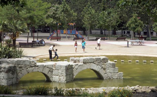 Ruinas en el parque del Prado de la Magdalena. 