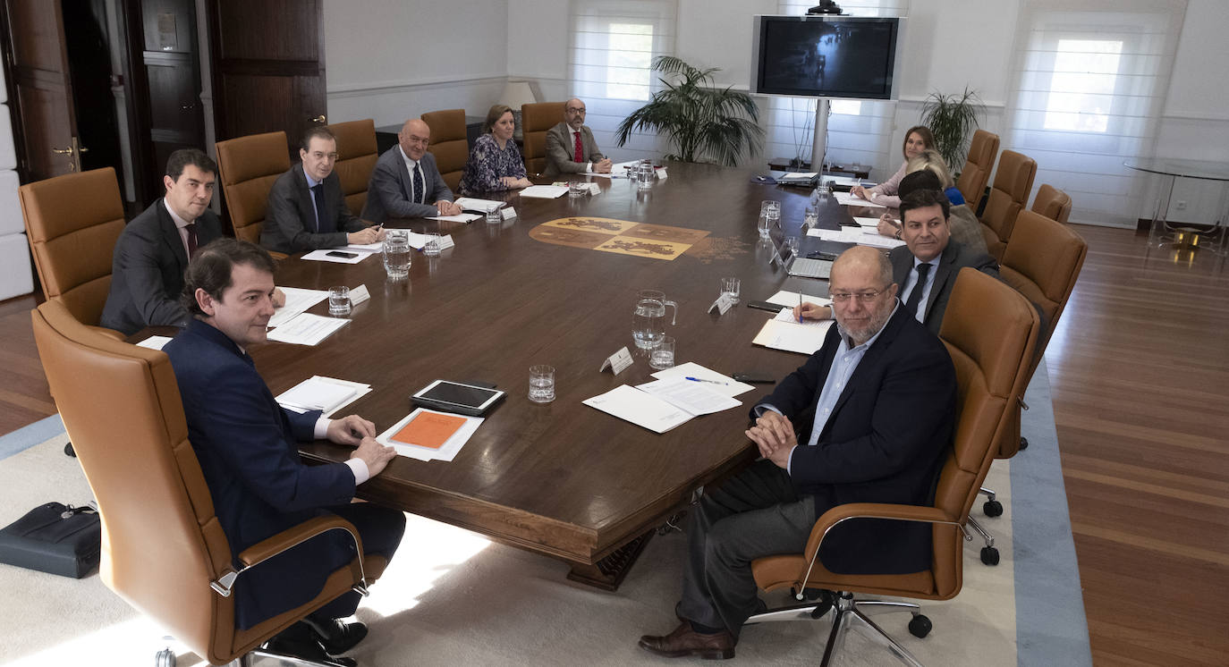 Reunión extraordinaria del Consejo de Gobierno para abordar las medidas relacionadas con la gestión del coronavirus en Castilla y León.