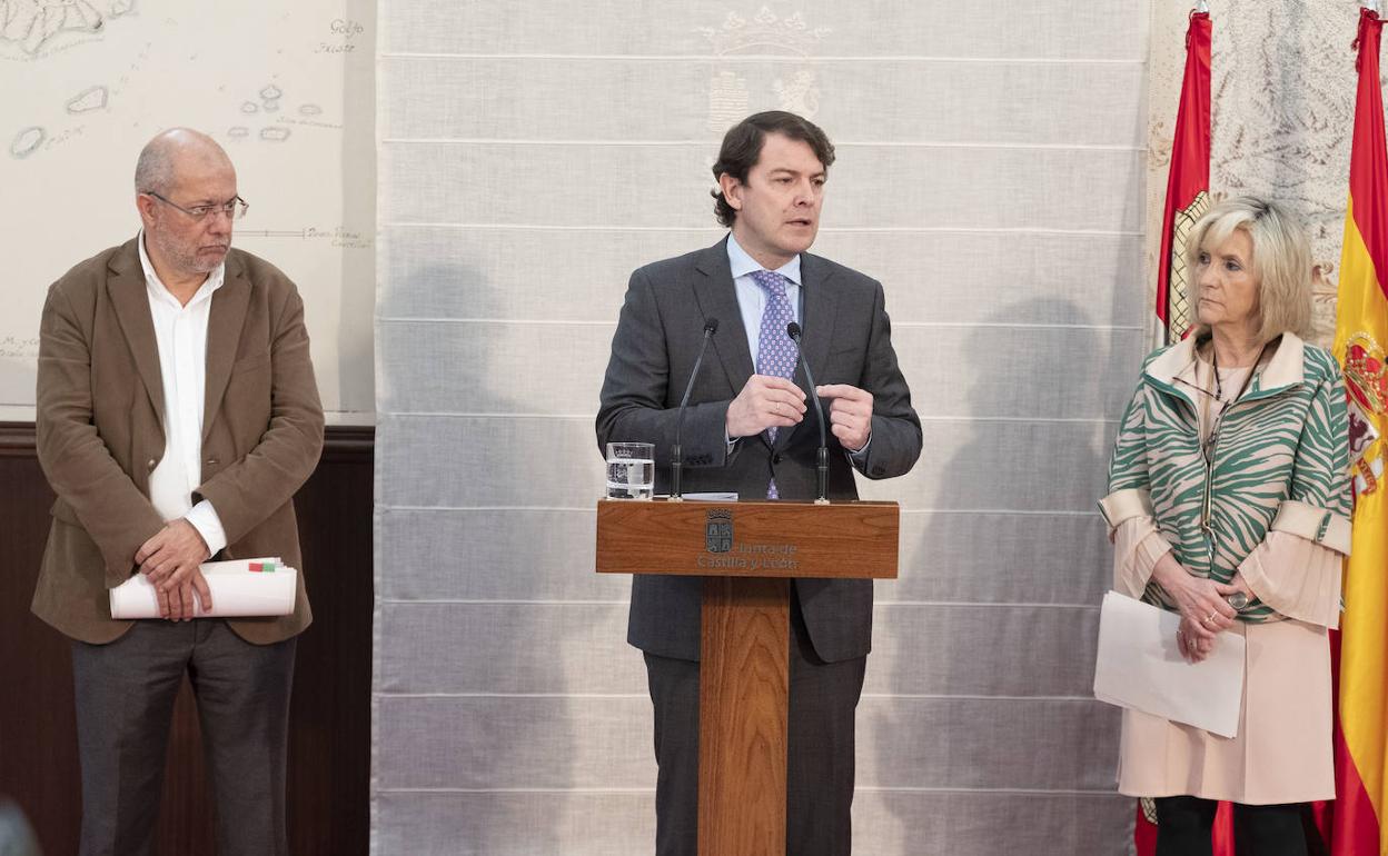 Francisco Igea, Alfonso Fernández Mañueco y Verónica Casado, durante la comparecencia. 