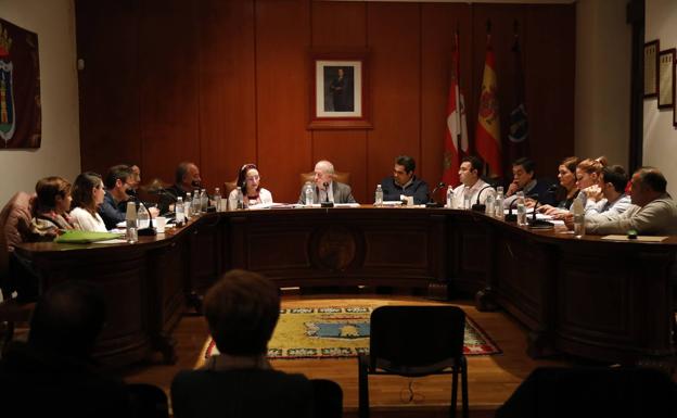 La secretaria de Peñafiel denuncia al alcalde y al primer teniente por presiones y amenazas