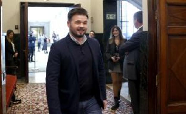 El diputado de ERC Gabriel Rufián a su salida de la reunión de la Junta de Portavoces celebrada este jueves en el Congreso. 