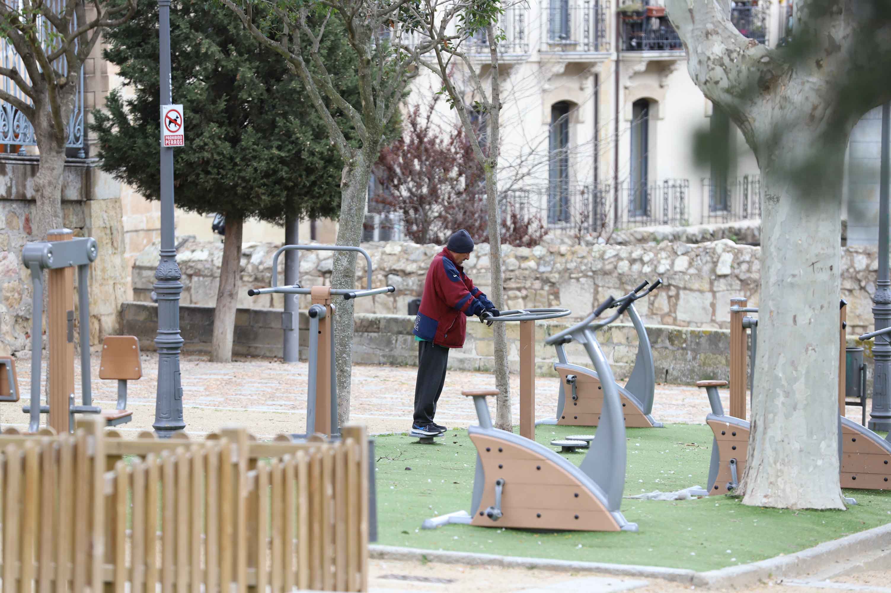 Salamanca ha vivido hoy el primer día en estado de alerta con las calles prácticamente vacías. 