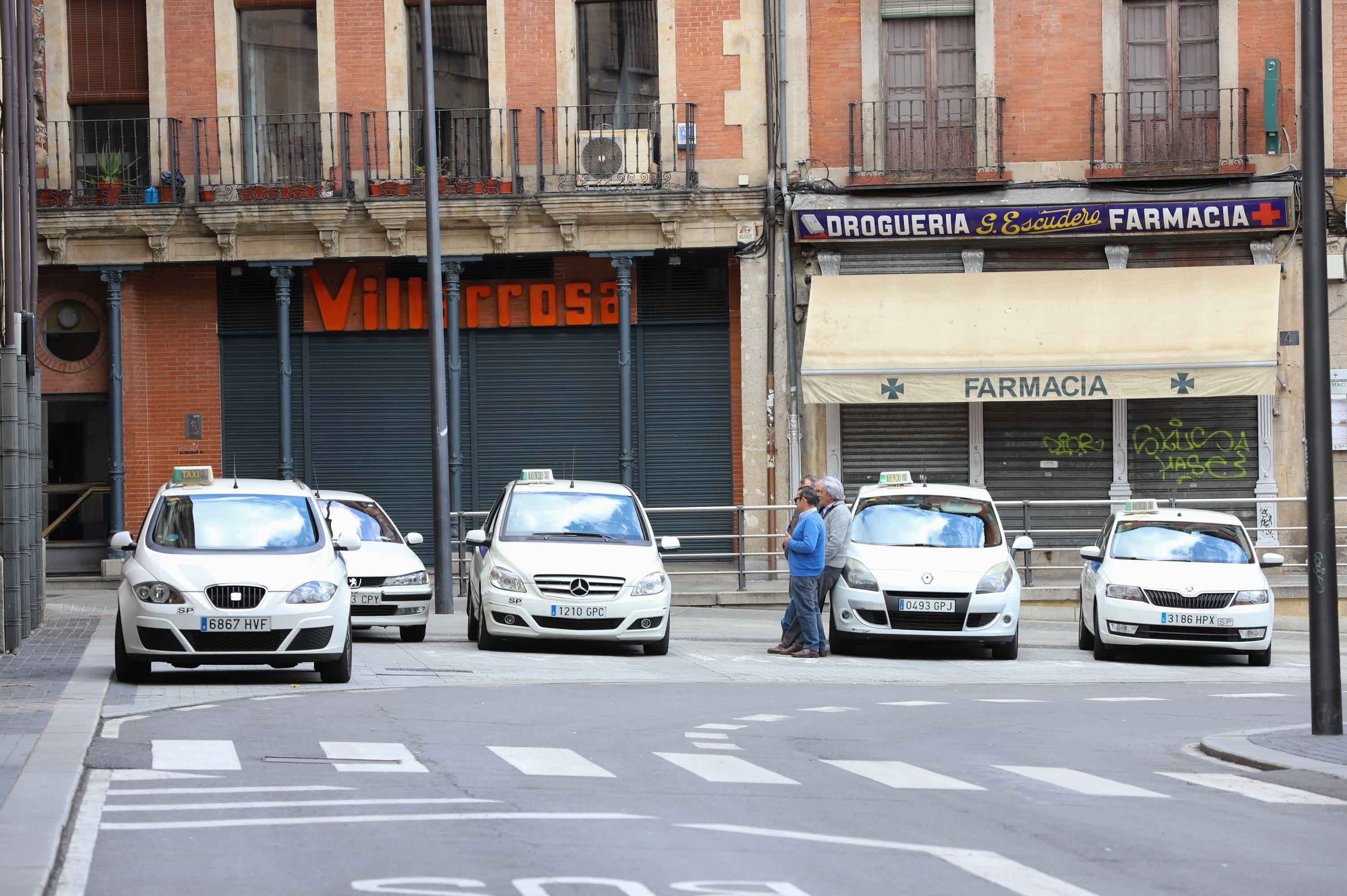 Salamanca ha vivido hoy el primer día en estado de alerta con las calles prácticamente vacías. 