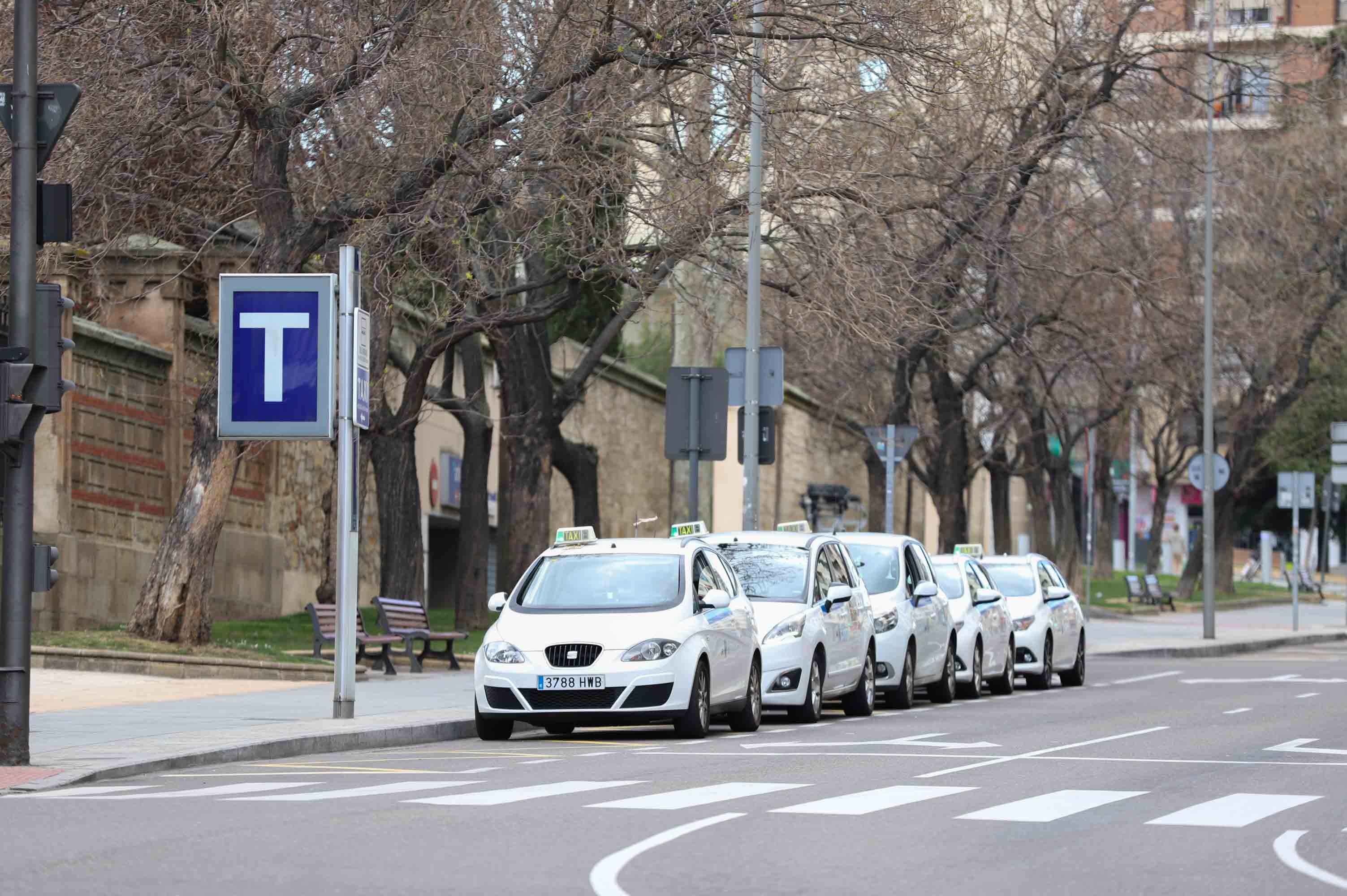 Salamanca ha vivido hoy el primer día en estado de alerta con las calles prácticamente vacías. 