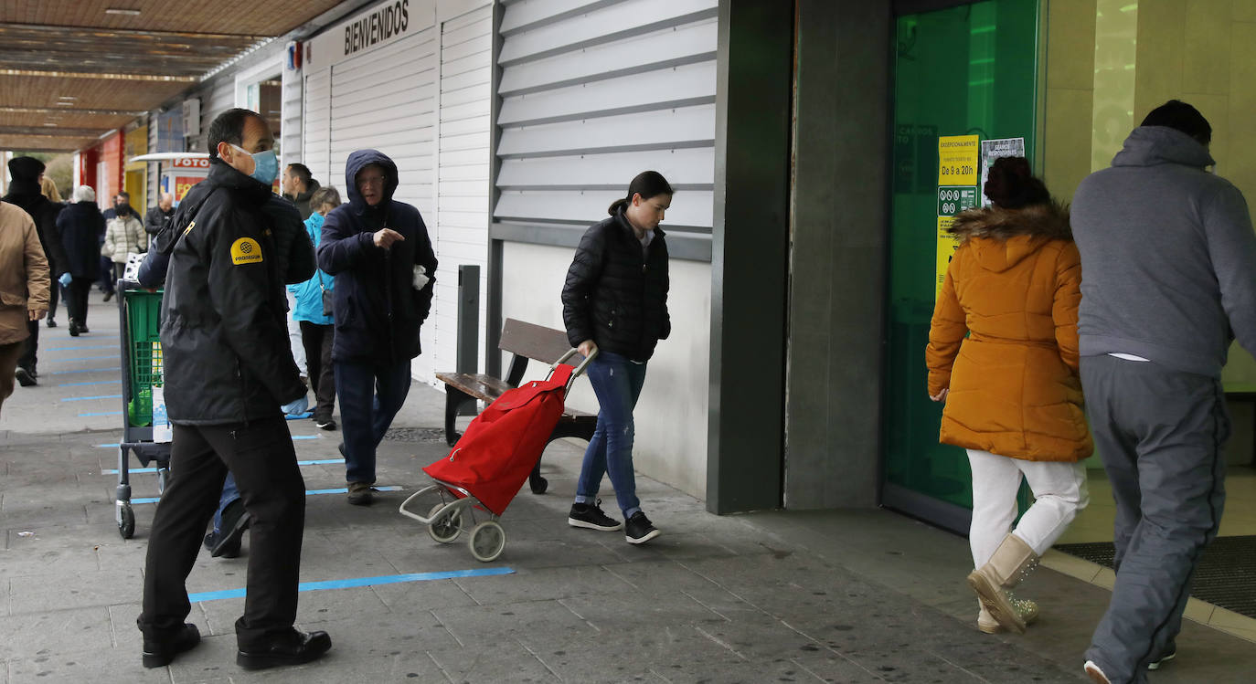 Fotos: Primer día laborable en Estado de Alerta en Palencia