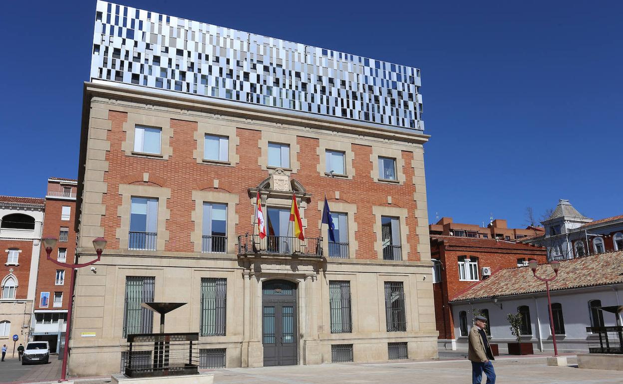 Palacio de Justicia de Palencia, cerrado. 