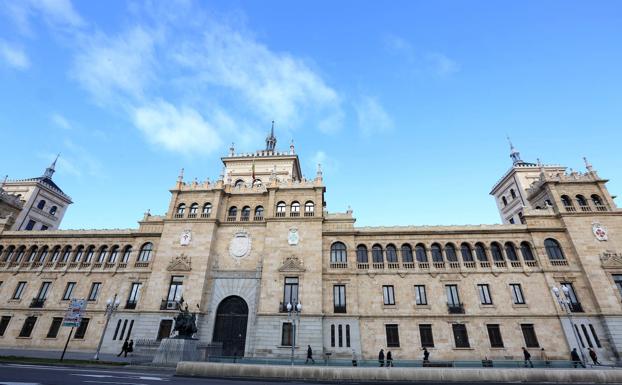 La Academia de Caballería, en pleno Paseo de Zorrilla.