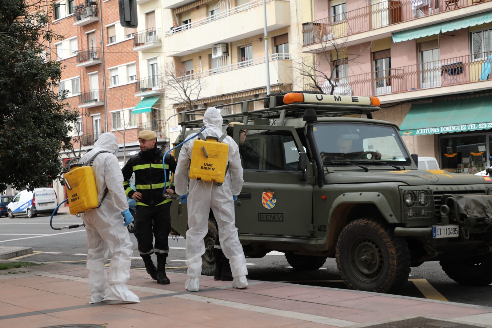 Fotos: La UME desinfecta las calles de Salamanca
