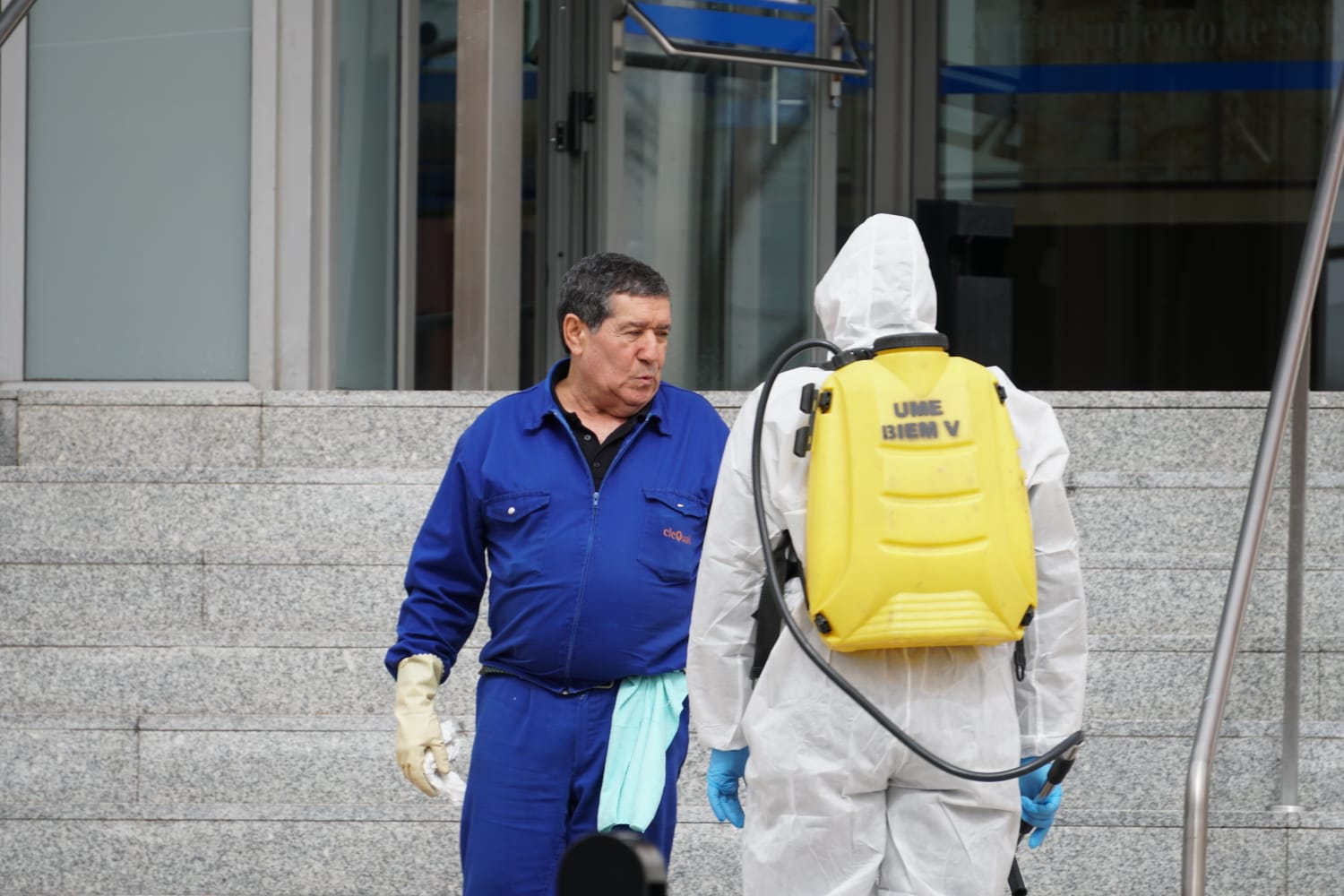 Fotos: La UME desinfecta las calles de Salamanca