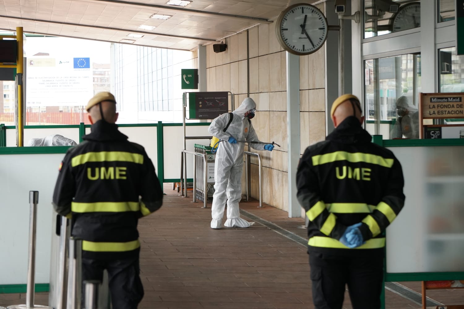 Fotos: La UME desinfecta las calles de Salamanca
