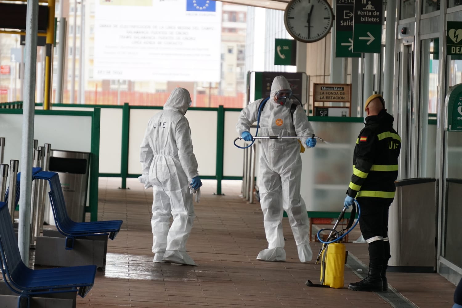 Fotos: La UME desinfecta las calles de Salamanca