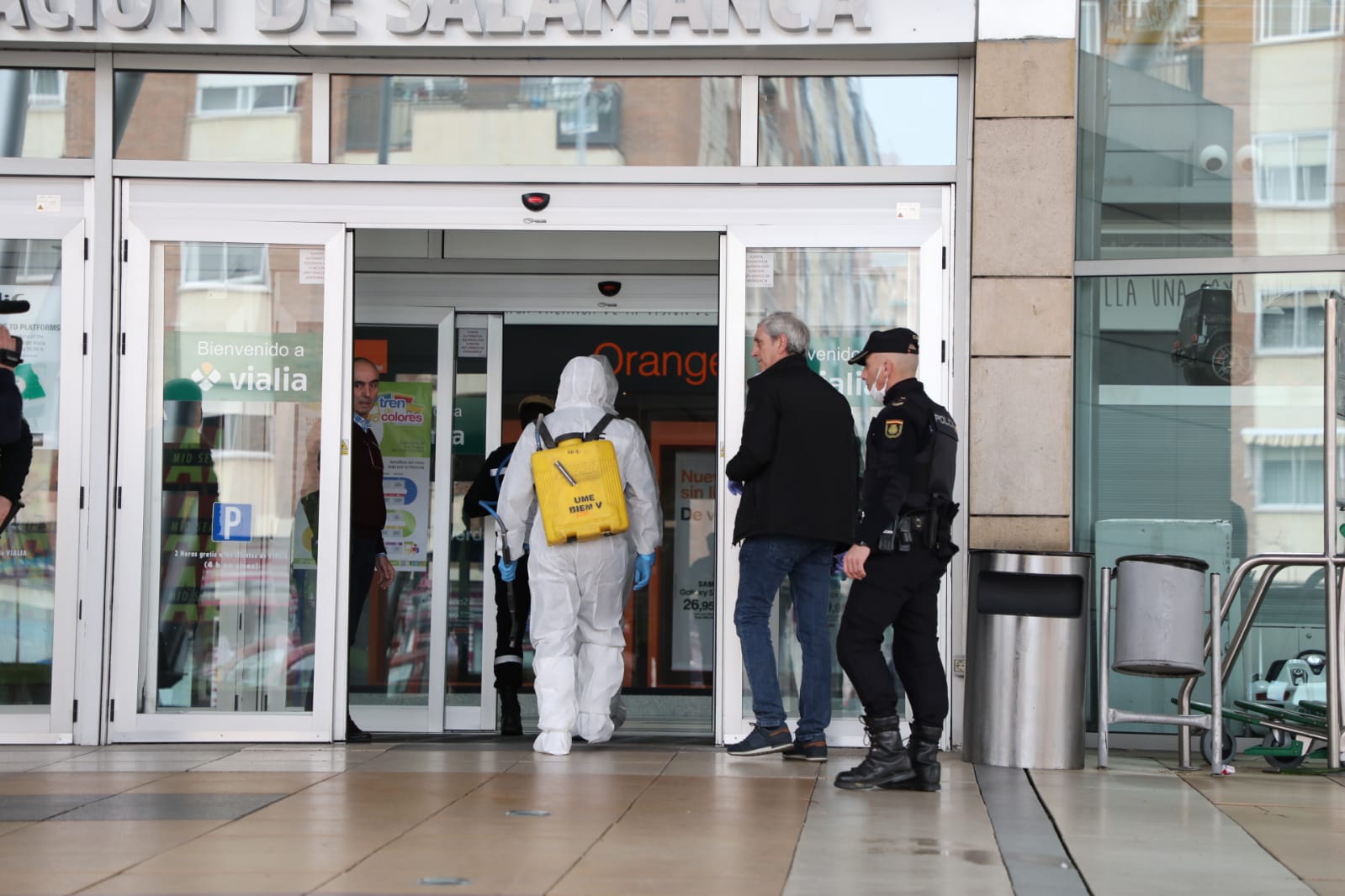 Fotos: La UME desinfecta las calles de Salamanca