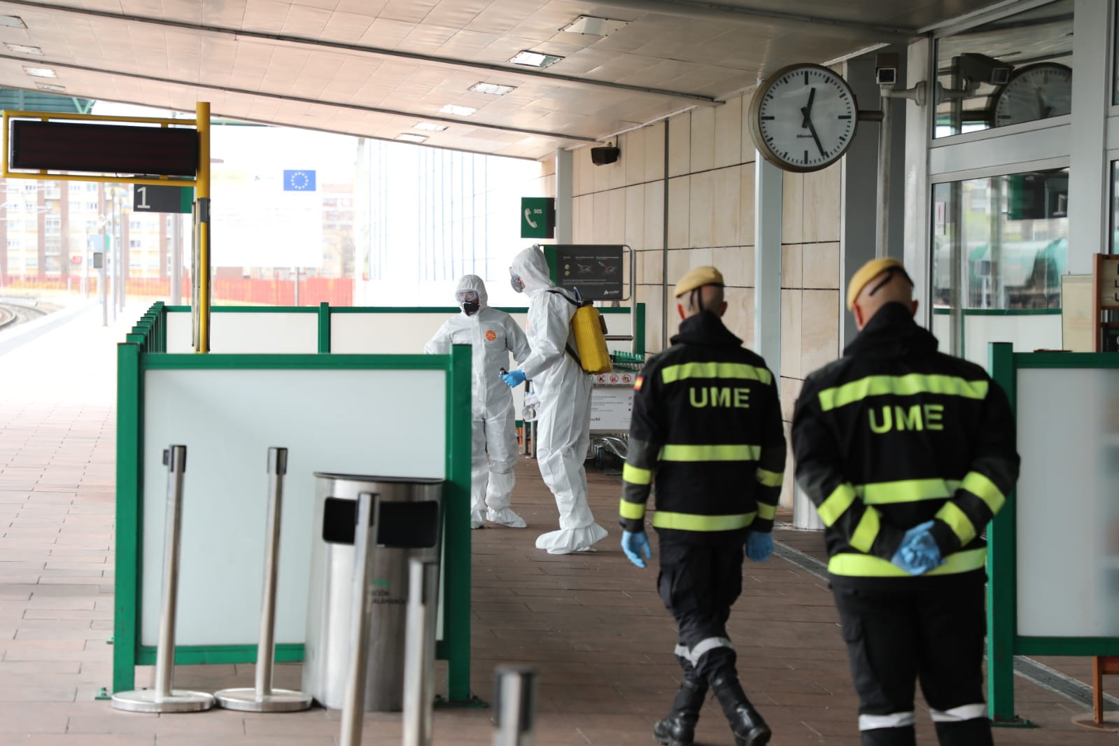 Fotos: La UME desinfecta las calles de Salamanca
