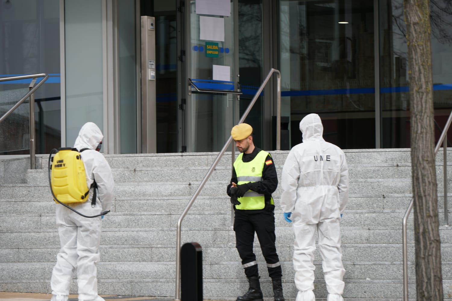 Fotos: La UME desinfecta las calles de Salamanca