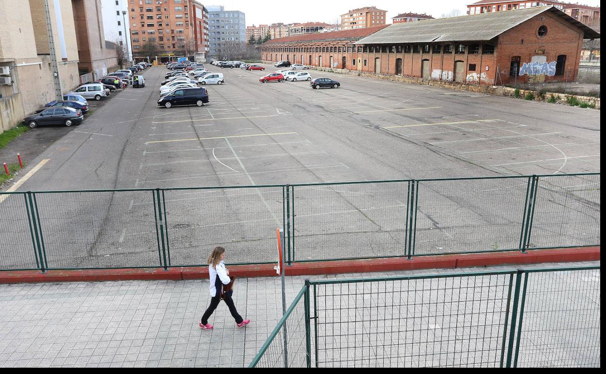 Aparcamiento de la Estación de Pequeña Velocidad, prácticaemente vacío en la tarde del miércoles.