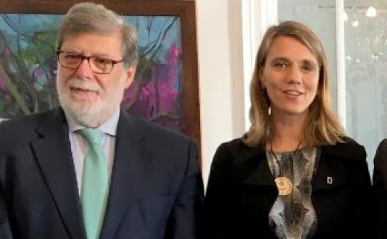 Santiago Aparicio, presnidente de Cecale, y Ángela de Miguel, de la CVE.