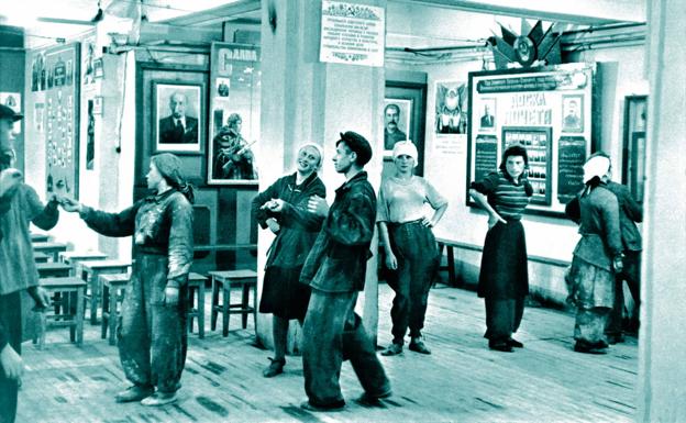 Trabajadores en el Hotel Metropol de Moscú, en 1954. 