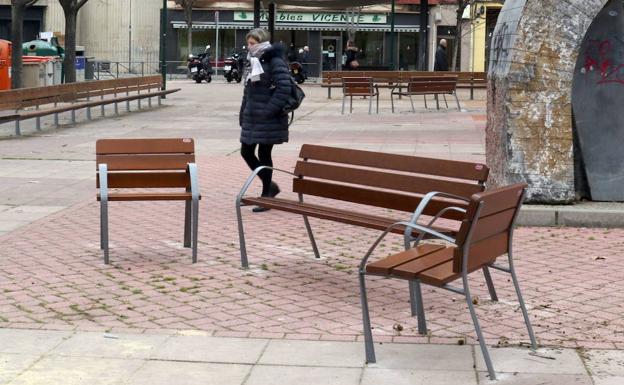 Detenido por dar un bofetón a un policía un hombre que bebía cerveza en un banco en Valladolid