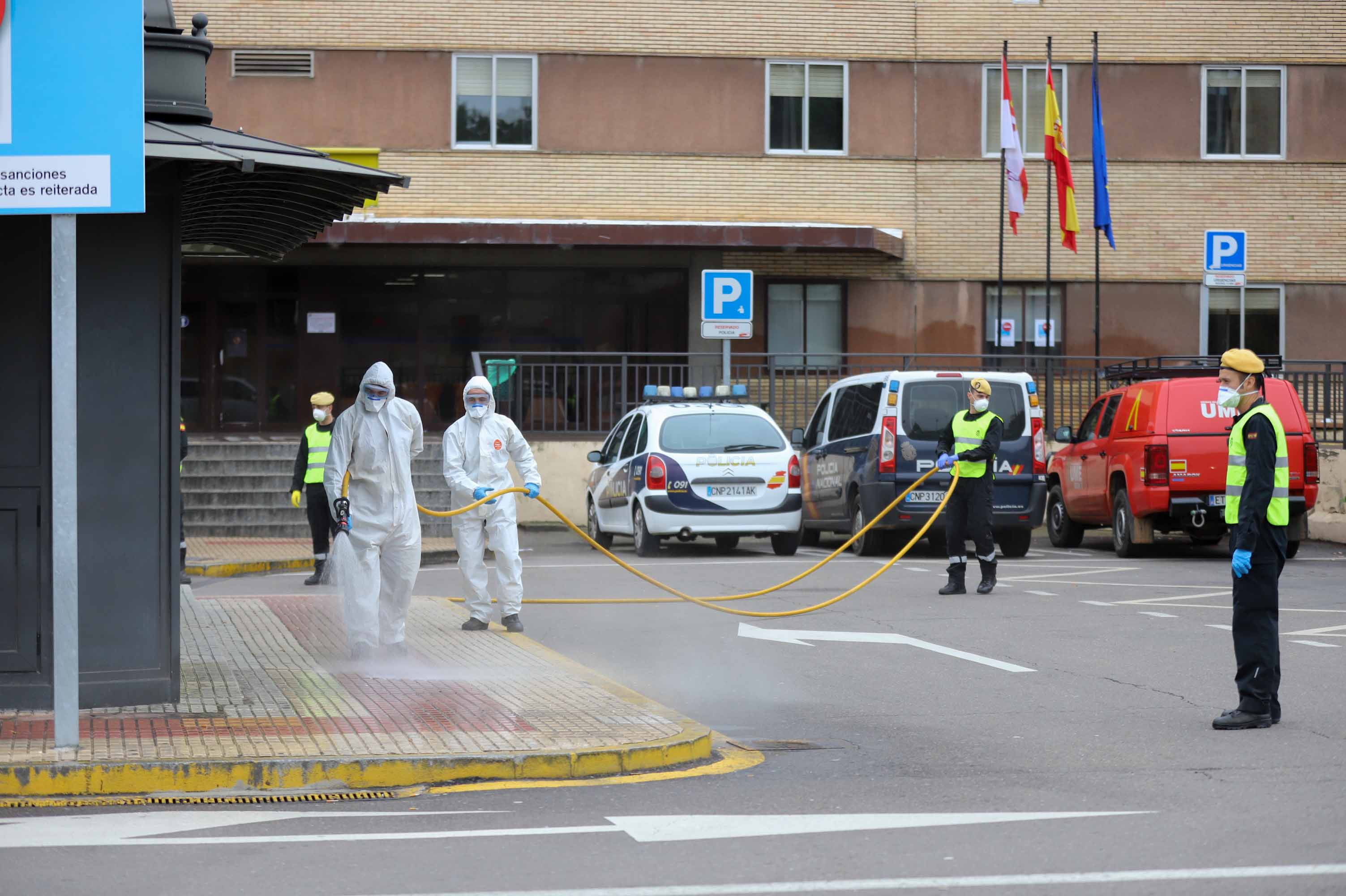 Intervención de la UME en el complejo hospitalario de Salamanca.