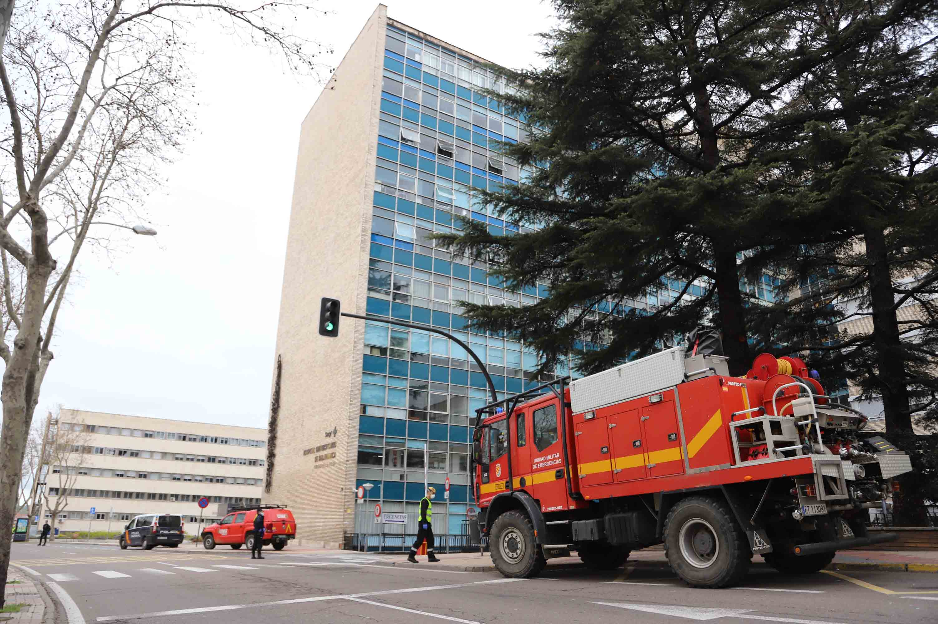 Intervención de la UME en el complejo hospitalario de Salamanca.