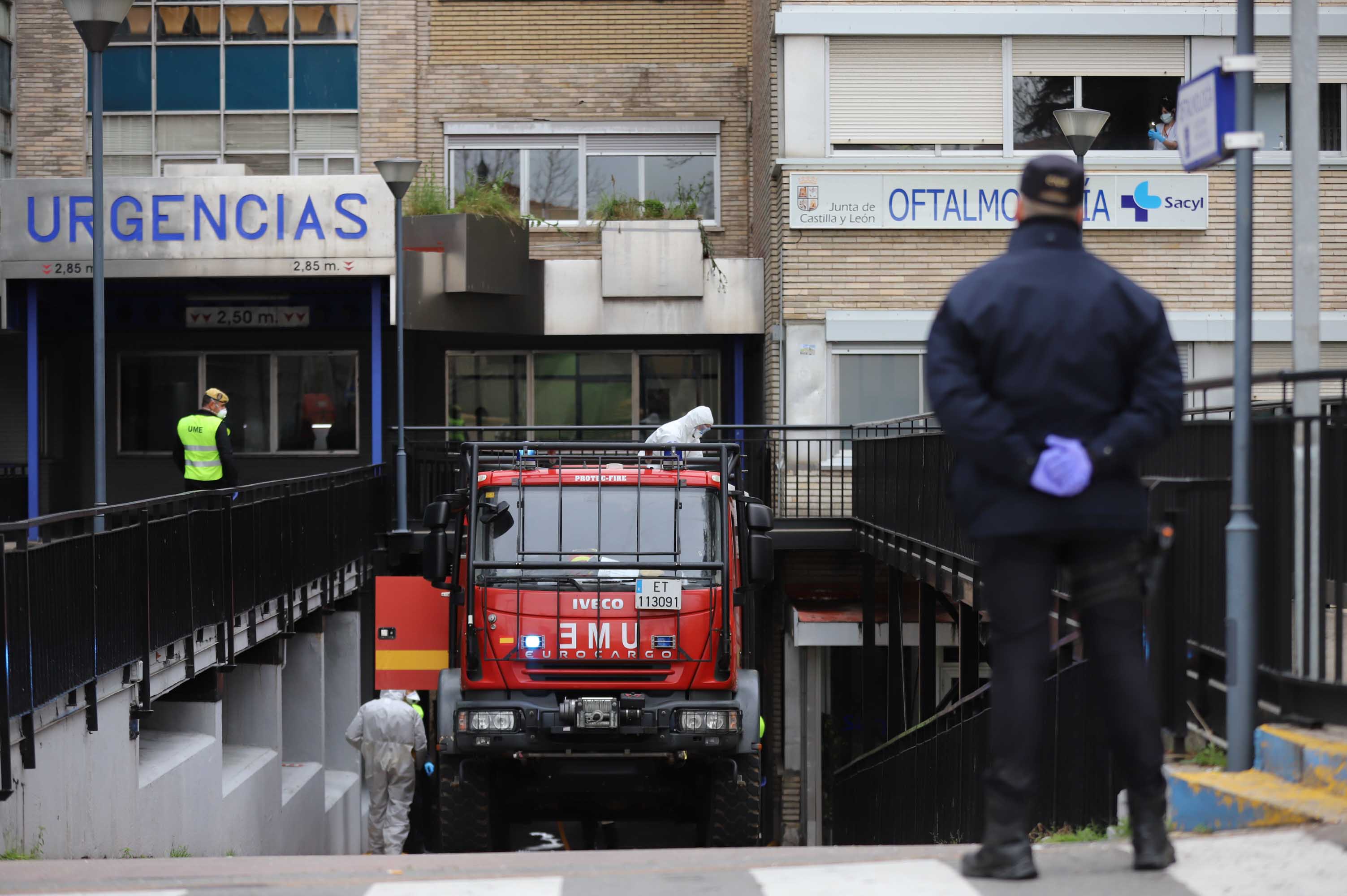 Intervención de la UME en el complejo hospitalario de Salamanca.