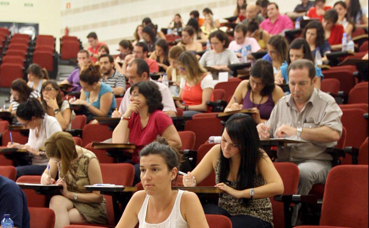 Examen de una oposición docente.