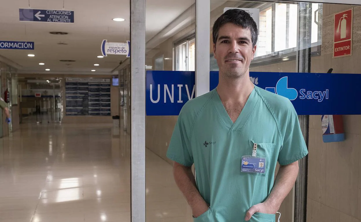 El cardiólogo Aitor Uribarri, ayer, en el Hospital Clínico de Valladolid. 