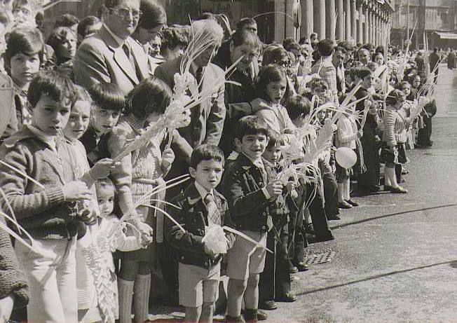 Procesión de la Borriquilla en Valladolid en la década de los setenta. 