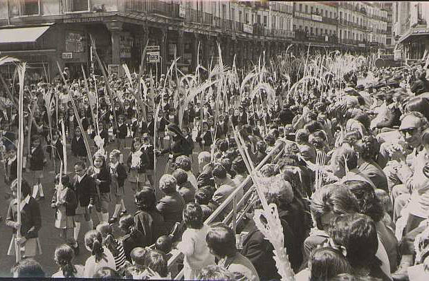 Procesión de la Borriquilla en Valladolid en la década de los setenta. 