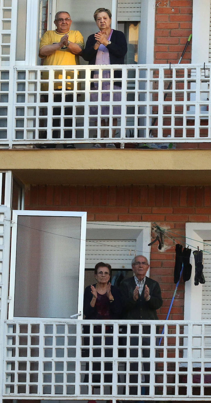Los aplausos de las ocho, la cita ineludible del día. 