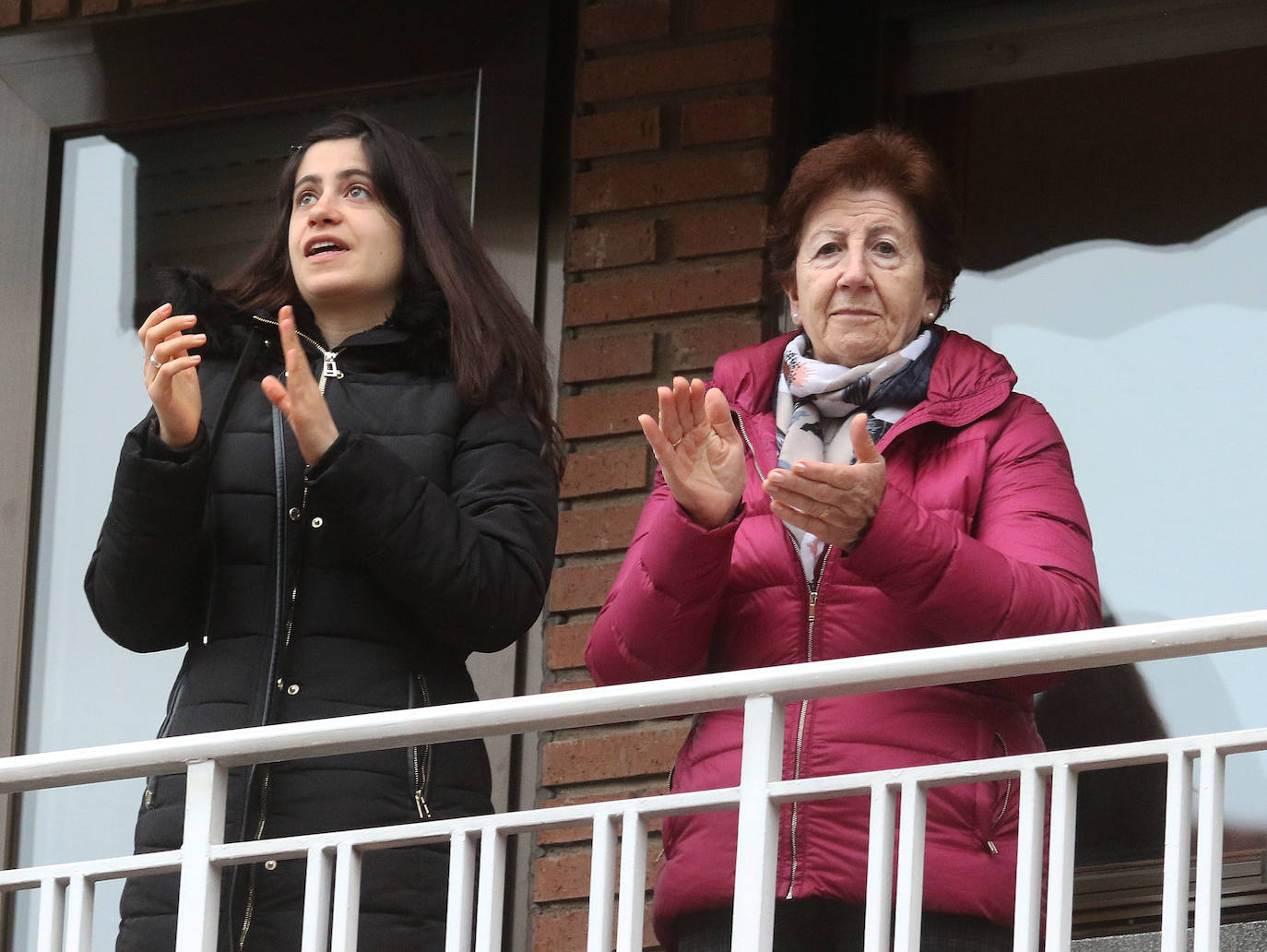 Los aplausos de las ocho, la cita ineludible del día. 