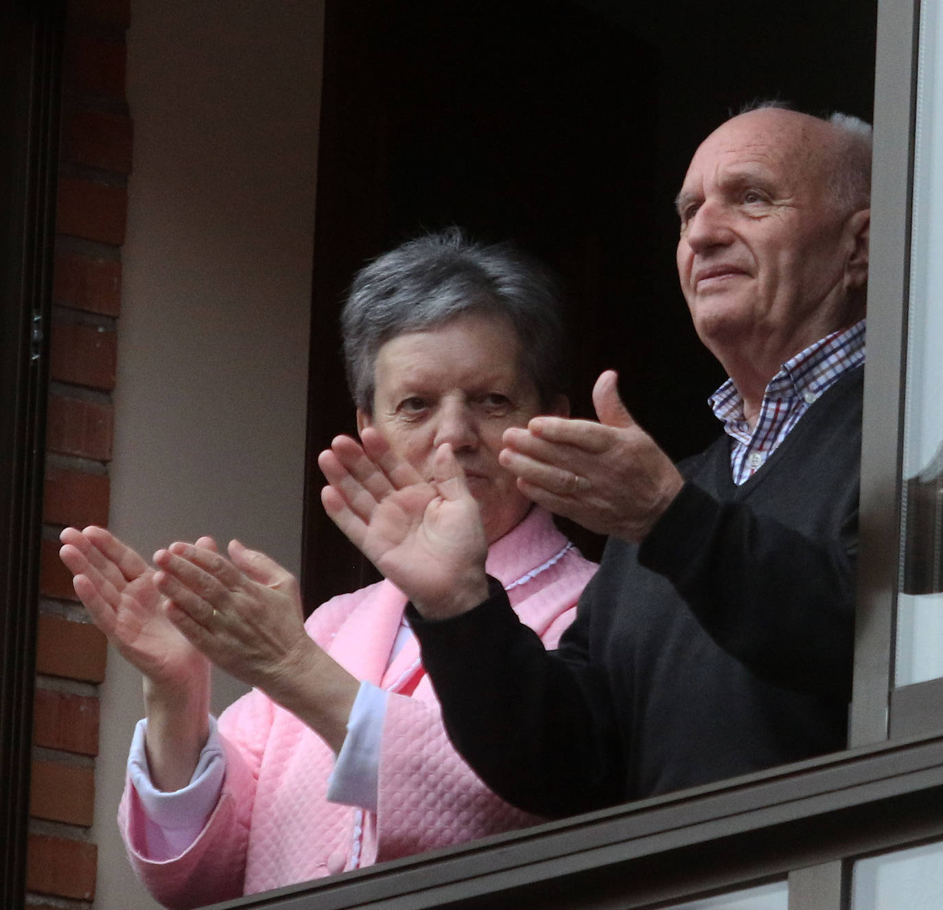 Los aplausos de las ocho, la cita ineludible del día. 