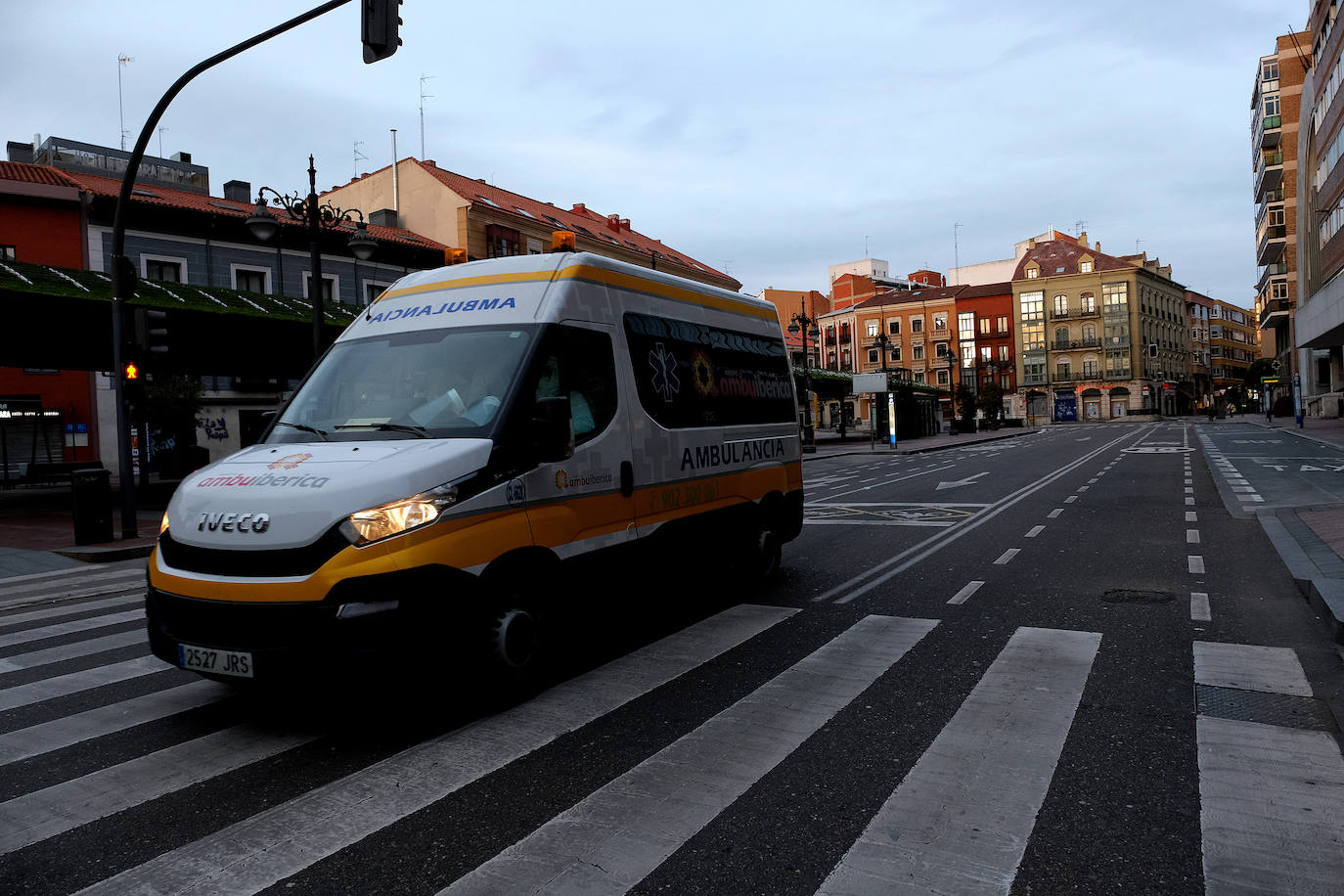 Fotos: Las calles de Valladolid, vacías en el sábado de la tercera semana de estado de alarma