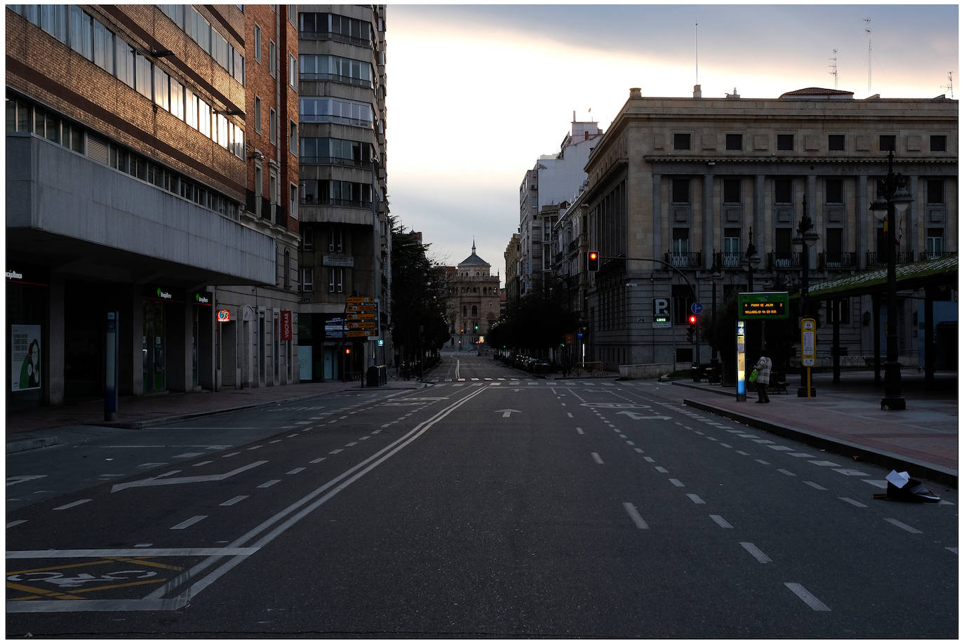 Fotos: Las calles de Valladolid, vacías en el sábado de la tercera semana de estado de alarma